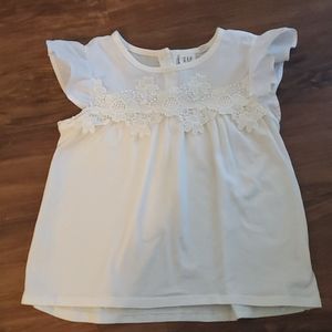 🎉Buy any 3 with this emoji for $15  Gap white top